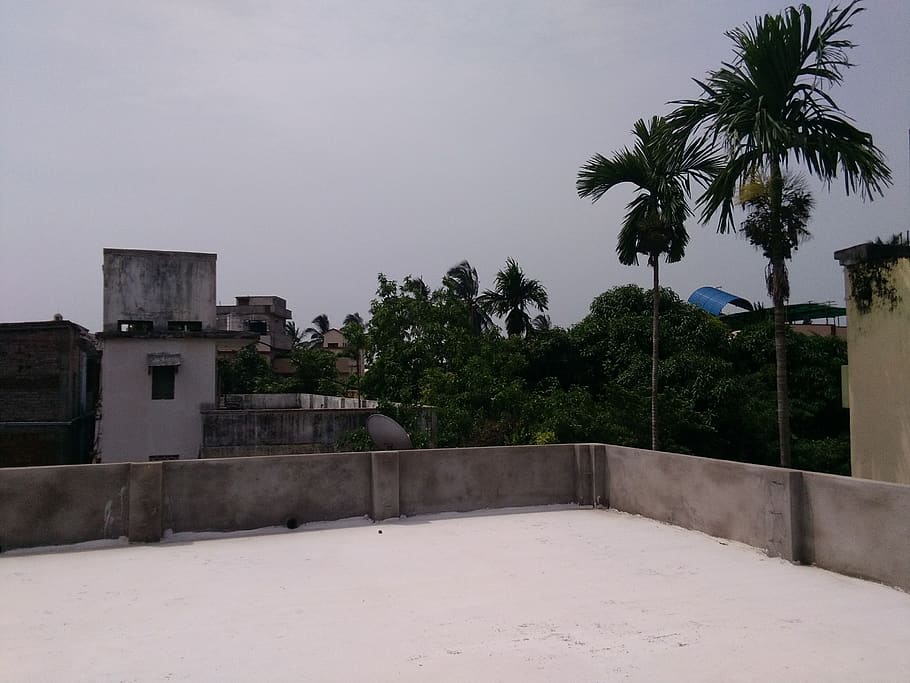 বাংলার কুসংস্কার: আপনার ছাদ ও ভূতের ধাক্কা